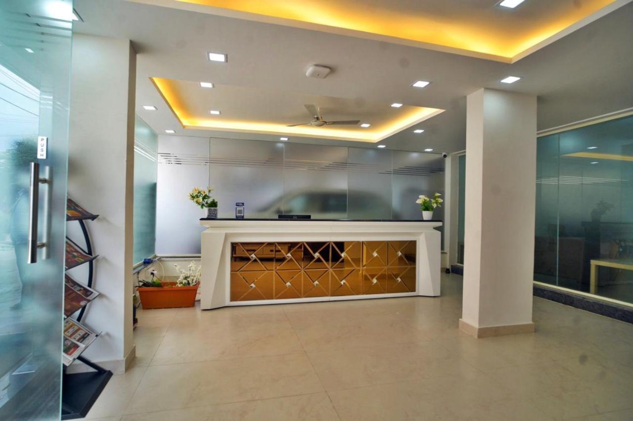 Hotel Sterling Inn Bangalore International Airport Yelahanka 外观 照片