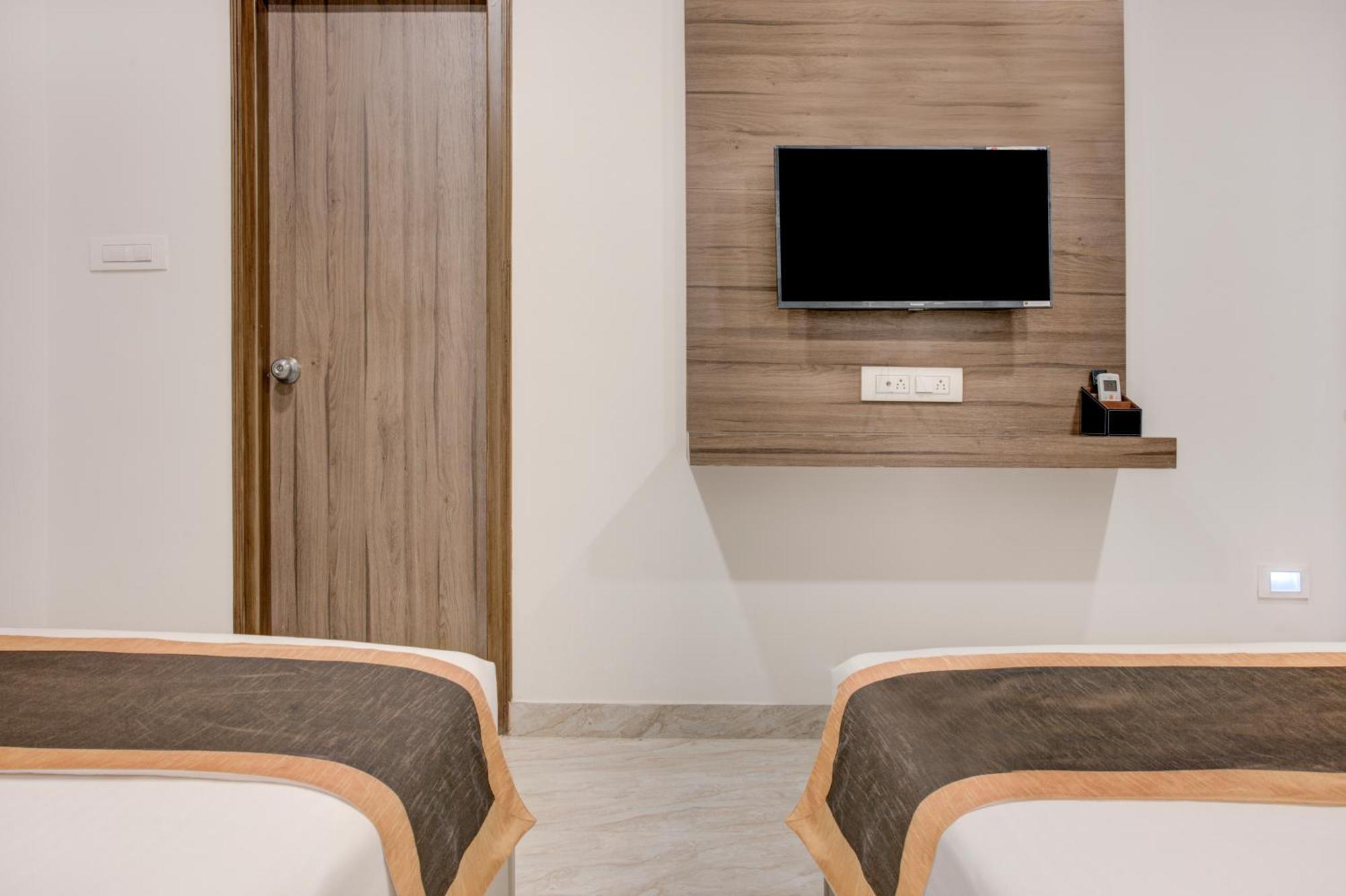 Hotel Sterling Inn Bangalore International Airport Yelahanka 外观 照片