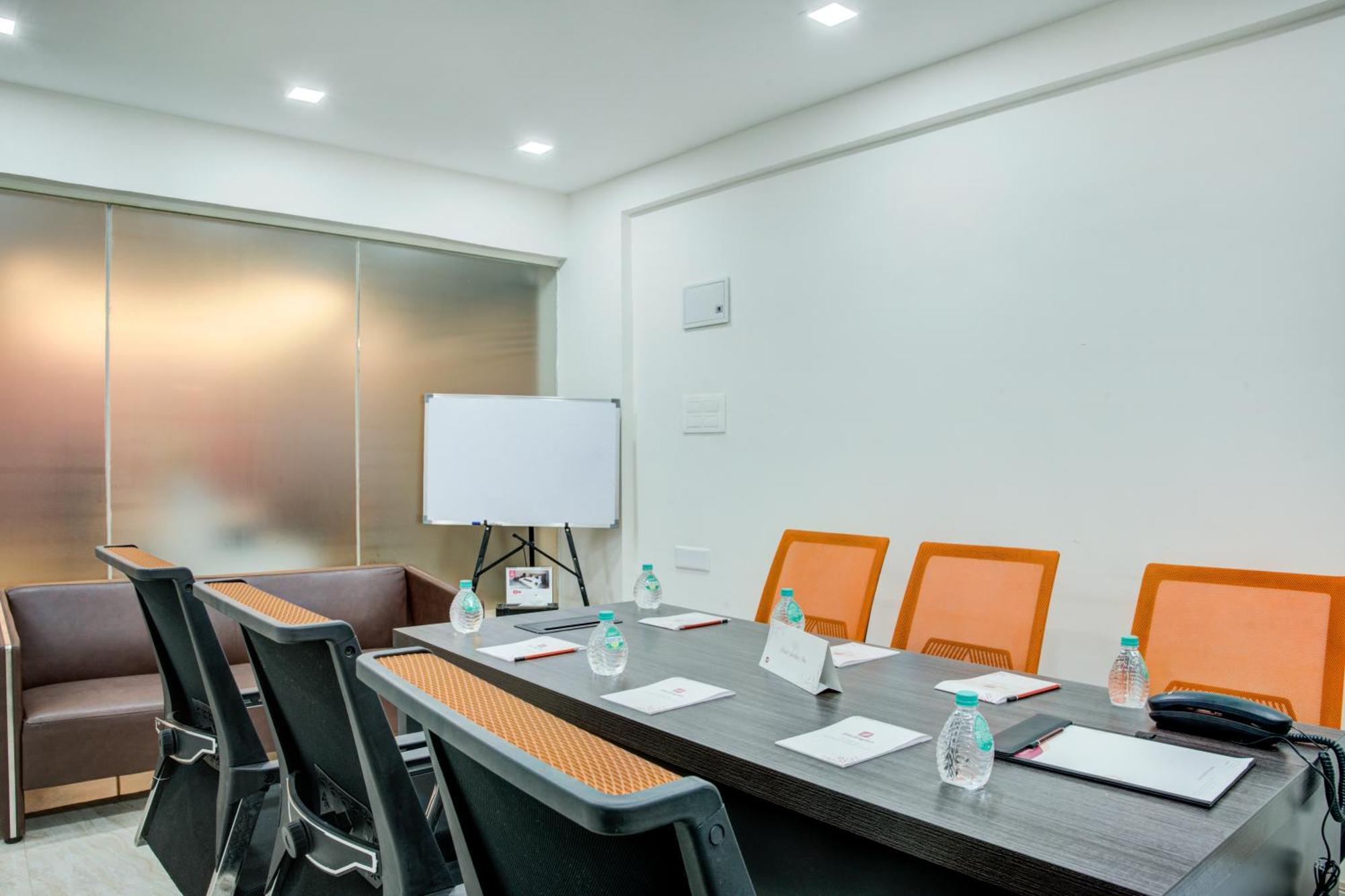 Hotel Sterling Inn Bangalore International Airport Yelahanka 外观 照片